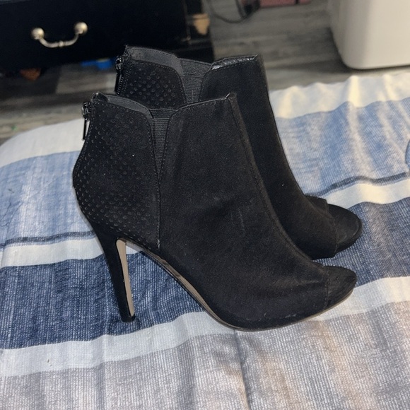 Heels - Picture 2 of 3